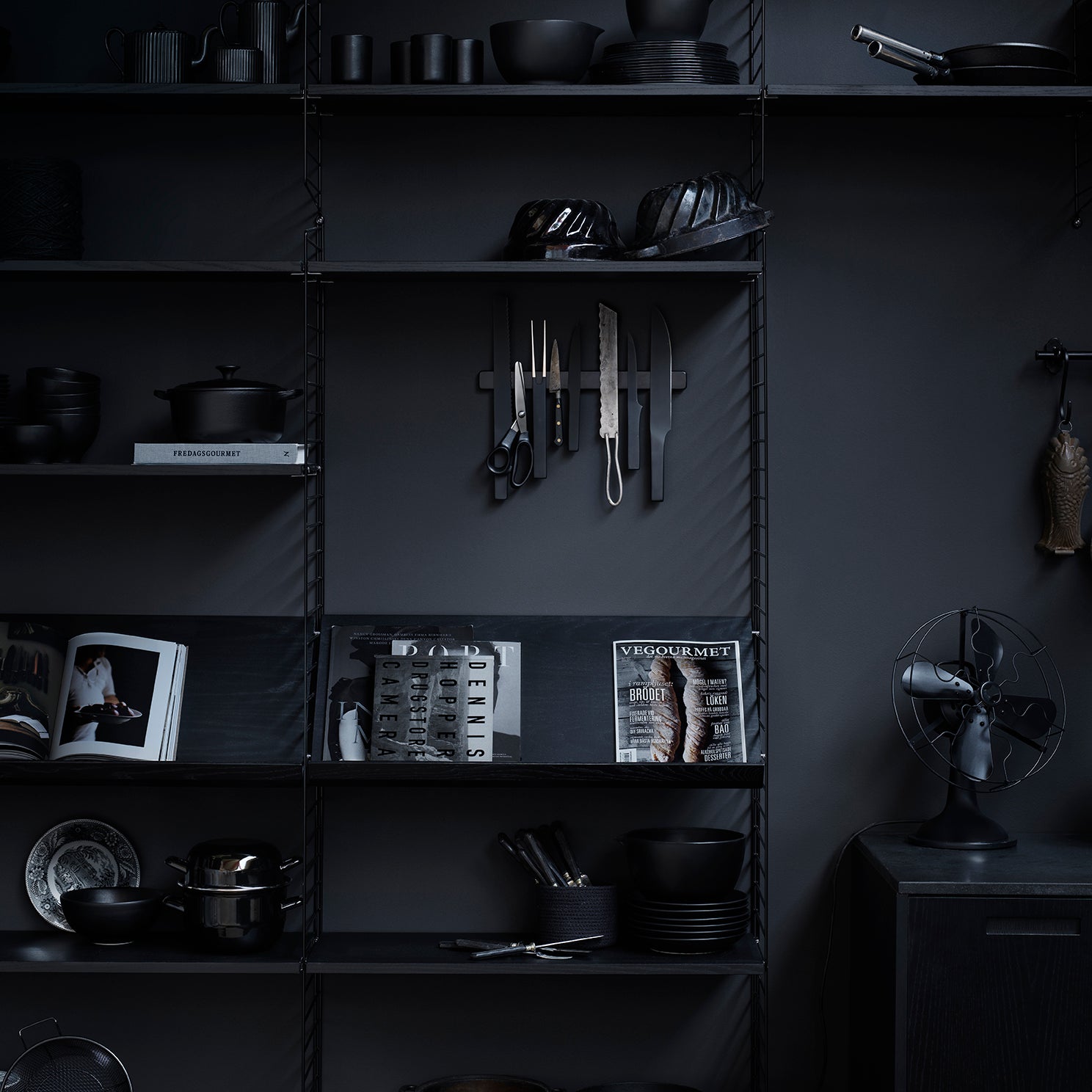 Magazine Shelf Wood (Revistero sólido) 78/30/15 Black Stained Ash (Pack de 1)