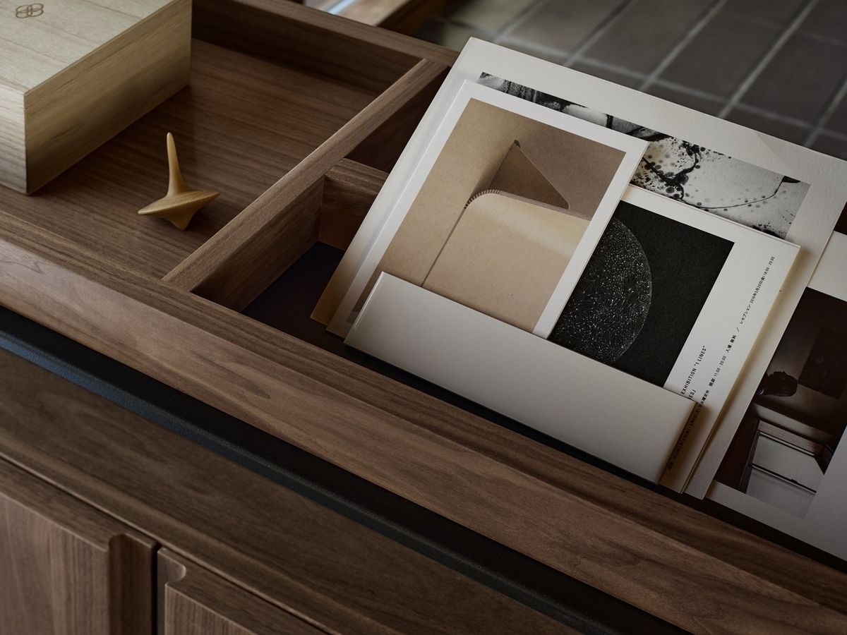 Organizadores de madera Pira G2 sobre repisa black grey